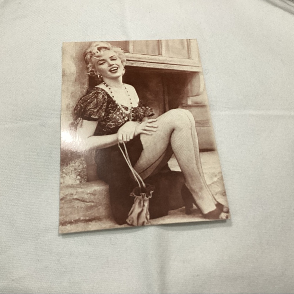 Marilyn Monroe Bus Stop vintage postcard.  Ludlow pre-owned. FC-83